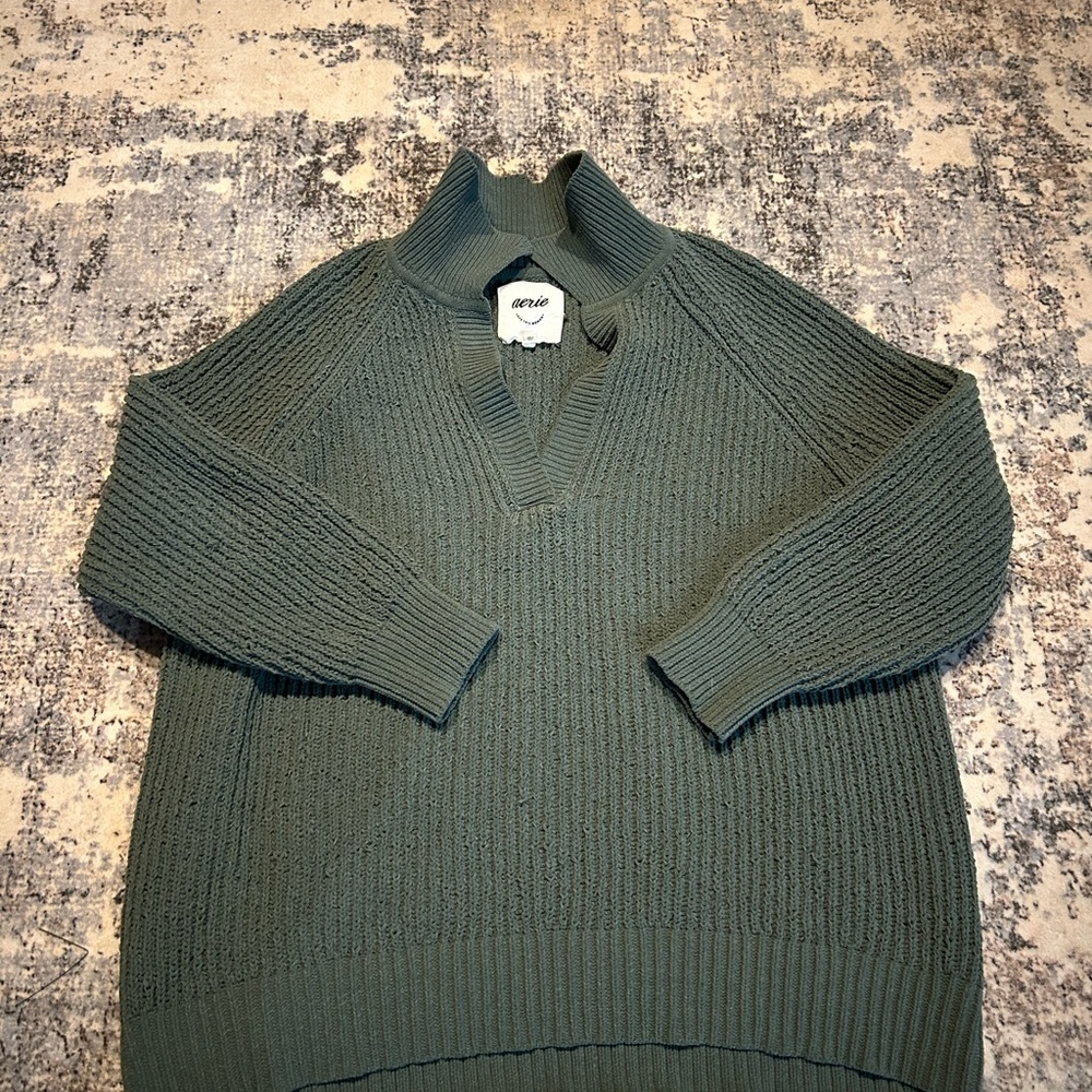 Aerie Women's Green V-Neck Sweater